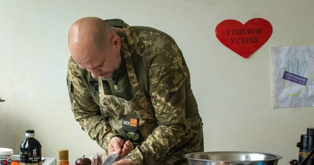Відстрочка та нові зарплати: у Міноборони показали контракти для військових в тилу