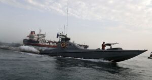 Ормузька протока: Життєво важливий водний шлях залишається відкритим, незважаючи на заяви Ірану
