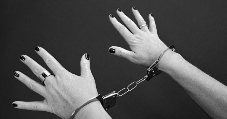 Трагедія на Прикарпатті: Ваза як Знаряддя Вбивства – Як Неприємності Переростають у Смертельний Конфлікт