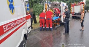 На Волині блискавка вдарила біля водойми: 7 людей знепритомніли — Укрaїнa