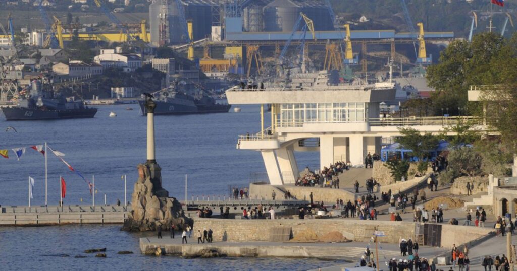 Паливна криза в Севастополі – окупаційна влада скасувала талони на бензин після ударів ЗСУ — Укрaїнa Паливна криза в Севастополі – окупаційна влада скасувала талони на бензин після ударів ЗСУ — Укрaїнa