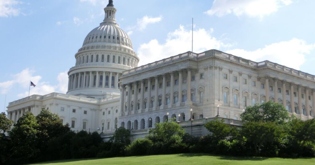 Палата представників США схвалила законопроєкт про допомогу Україні та нові санкції проти Росії Палата представників США схвалила законопроєкт про допомогу Україні та нові санкції проти Росії