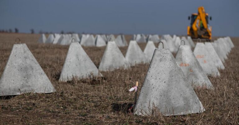 Україна: Фортеця Майбутнього – Як Країна Будує Неприступні Оборонні Рубежі