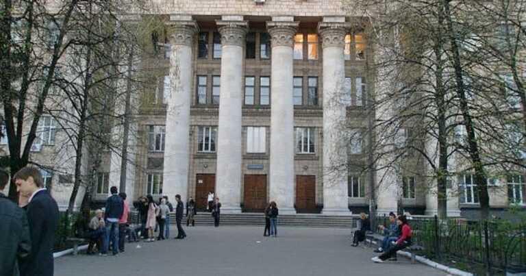 Комунальний Колапс у КНЕУ: П’ять Гуртожитків Залишилися Без Світла та Гарячої Води – Студенти Шукають Відповідей