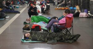 Метро Києва: Що брати в укриття після скандалу з наметами – поради та важливі попередження!