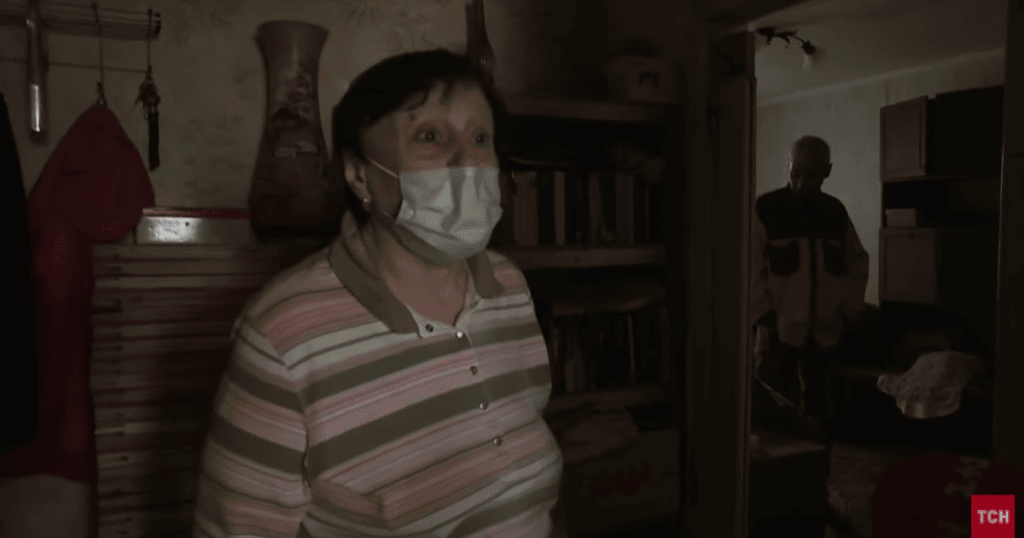 “Хай би вони зд**ли”: жителька Києва дивом врятувалась під час обстрілу та емоційно звернулась до РФ “Хай би вони зд**ли”: жителька Києва дивом врятувалась під час обстрілу та емоційно звернулась до РФ