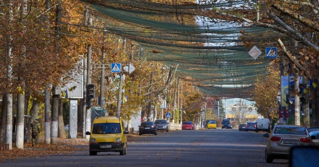 Зранку російський дрон вдарив просто по маршрутці з людьми: є загиблий та поранені (фото) Зранку російський дрон вдарив просто по маршрутці з людьми: є загиблий та поранені (фото)