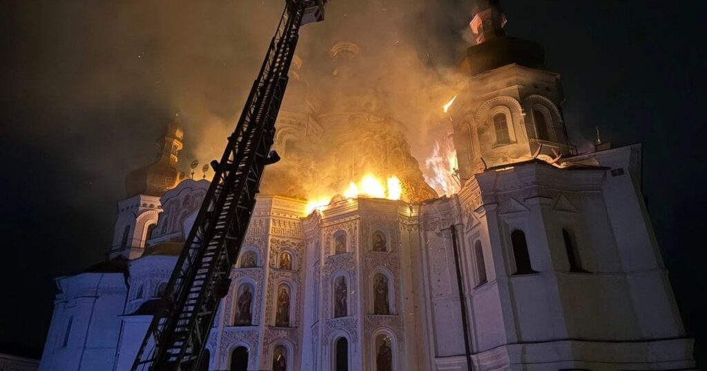 Забужко відреагувала на удар по Києво-Печерській Лаврі та назвала дощ над Києвом знаком — Київ Забужко відреагувала на удар по Києво-Печерській Лаврі та назвала дощ над Києвом знаком — Київ