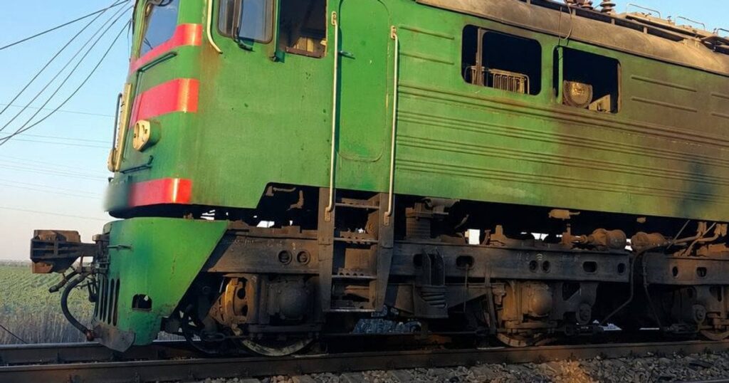 Росія атакувала дроном електровоз на Дніпропетровщині: можливі затримки поїздів — Укрaїнa