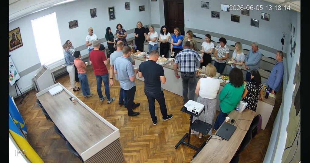 Скандал у Кам’янці-Бузькій: міськрада випадково “злила” застілля в YouTube — мер прокоментував (відео)