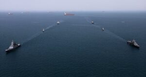 Загострення на Близькому Сході: Іранські ракети уразили танкери в Ормузькій протоці, є поранені українці