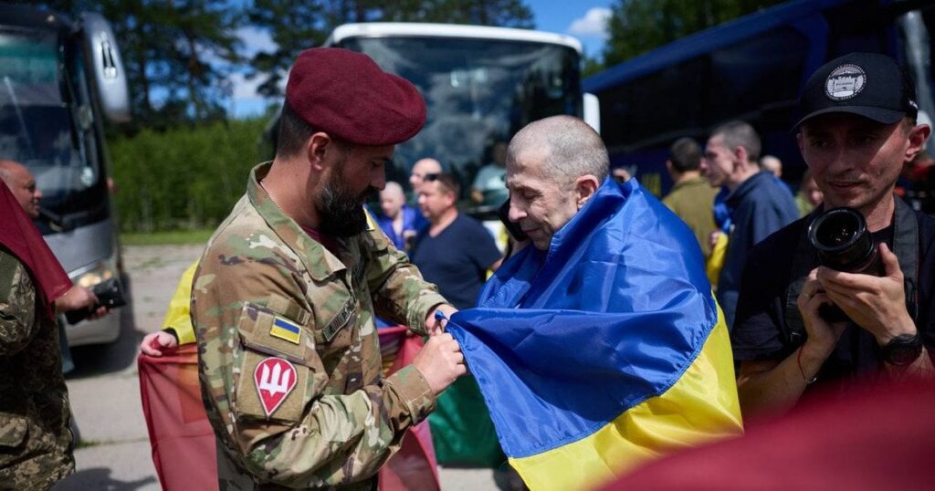 Обмін полоненими 26 червня — Зеленський повідомив про повернення 160 військових додому — Укрaїнa
