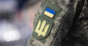 КОНФЛІКТ БІЛЯ ТЦК: ВІЙСЬКОВИЙ НАПАВ НА ПОЛІЦЕЙСЬКОГО ЧЕРЕЗ СИНА – ЯК РОЗВИВАЛИСЯ ПОДІЇ НА ЖИТОМИРЩИНІ