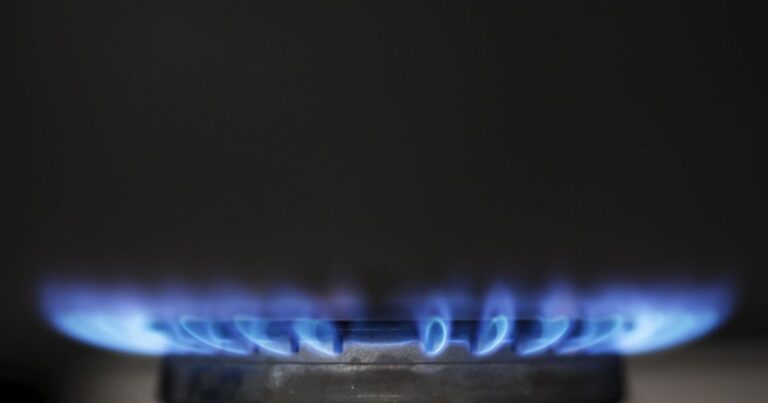 Чи Чекають Українців Нові Платіжки за Газ? Експерти Розкривають Правду про Майбутнє Тарифів