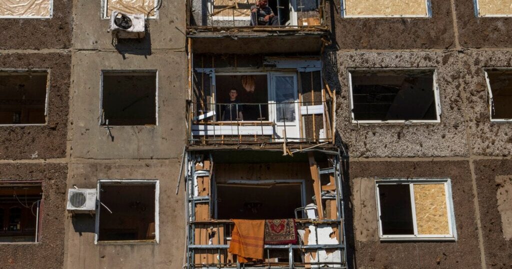 Росіяни весь день кошмарять обласний центр — лунають вибухи, є постраждалі Росіяни весь день кошмарять обласний центр — лунають вибухи, є постраждалі