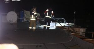 Росія зрання завдала удару просто по девʼятиповерхівці у обласному центрі: почалась пожежа (фото)