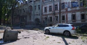 Атака на Запоріжжя 30 червня - Росія вдарила КАБами, є поранені та руйнування — Укрaїнa
