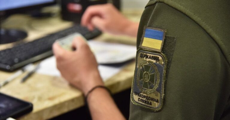 Виїзд за кордон у 2026: Чи закриють українцям шлях до мрій через борги? Розбираємось у правилах!