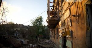 "Син під завалами": мешканка Дніпра розповіла про пережите після ракетного удару
