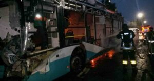 Сумщина під ударом: Авіація РФ атакувала Суми, тролейбус у вогні, троє поранених