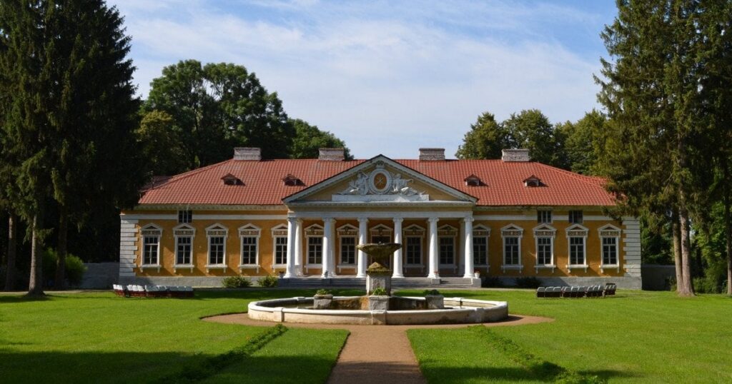 Привид панянки та таємні підземні ходи: що приховує палац на Хмельниччині, у якому знімали «Кріпосну» Привид панянки та таємні підземні ходи: що приховує палац на Хмельниччині, у якому знімали «Кріпосну»