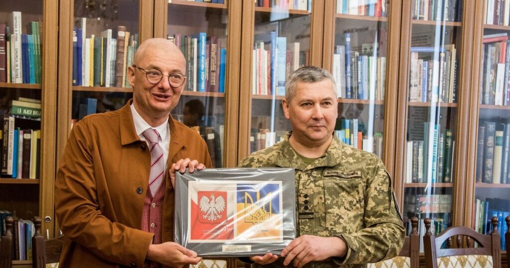 Звинуватив у невдячності та згадав Волинь: віцемаршалок Сенату Польщі повернув нагороди Україні Звинуватив у невдячності та згадав Волинь: віцемаршалок Сенату Польщі повернув нагороди Україні