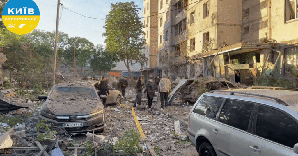 Удар по Києву 2 червня: російська ракета дивом не знесла під’їзд житлового будинку — Київ Удар по Києву 2 червня: російська ракета дивом не знесла під’їзд житлового будинку — Київ