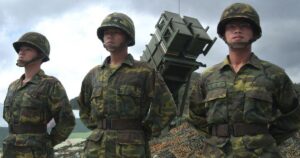 Тайвань навчає цивільних керувати дронами для громадянської оборони, спираючись на досвід України — Світ
