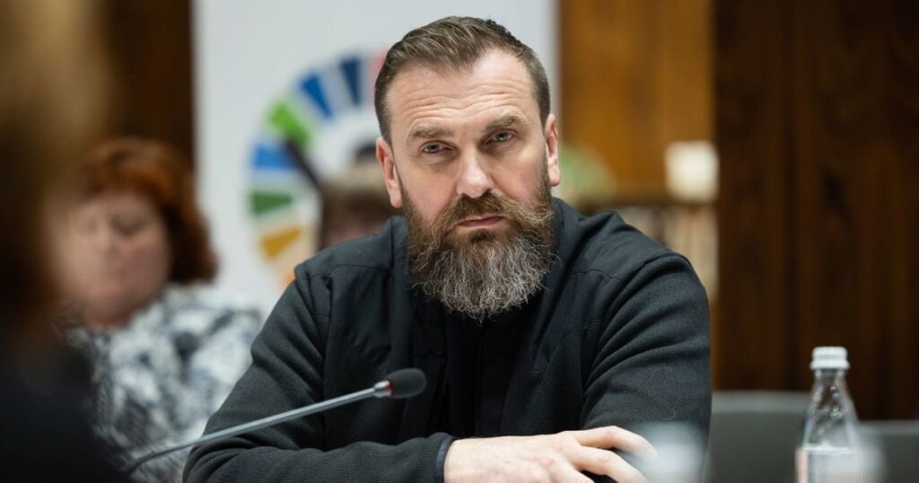 Чому в українських школах скорочують 10-12 класи: у МОН назвали головну причину Чому в українських школах скорочують 10-12 класи: у МОН назвали головну причину