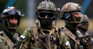 У Польщі розсилають мобілізаційні картки з червоною, зеленою та синьою смугами - що вони означають — Світ