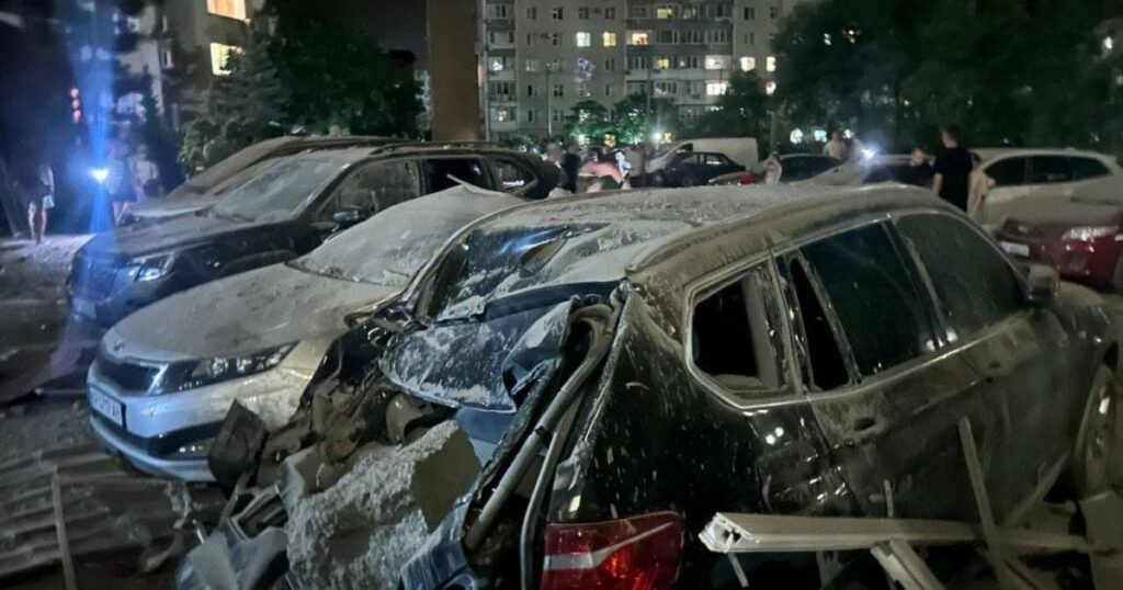 Нічна атака на велике місто: є руйнування, серед поранених — дитина (фото)