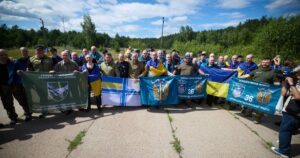 7 Громадян України Повернуто з Російського Полону: Історії Сміливості та Страждань