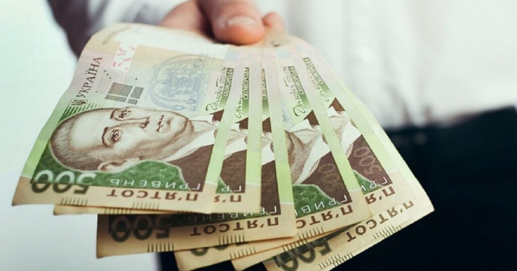 У ПФУ нагадали українцям про ще одну виплату: хто отримає гроші і кому потрібно писати заяву