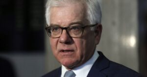 "Україна виходить переможницею": ексголова МЗС Польщі розніс владу за скандал з орденом для Зеленського