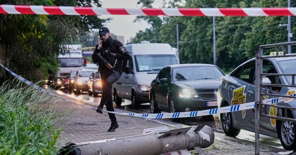РФ випустила сотні дронів та різні ракети: як Україна відбила нічну атаку РФ випустила сотні дронів та різні ракети: як Україна відбила нічну атаку