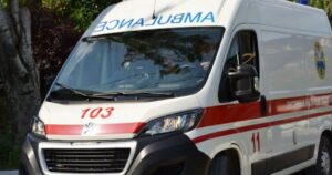 В обласному центрі росіяни влучили у зупинку з людьми — перші деталі, фото