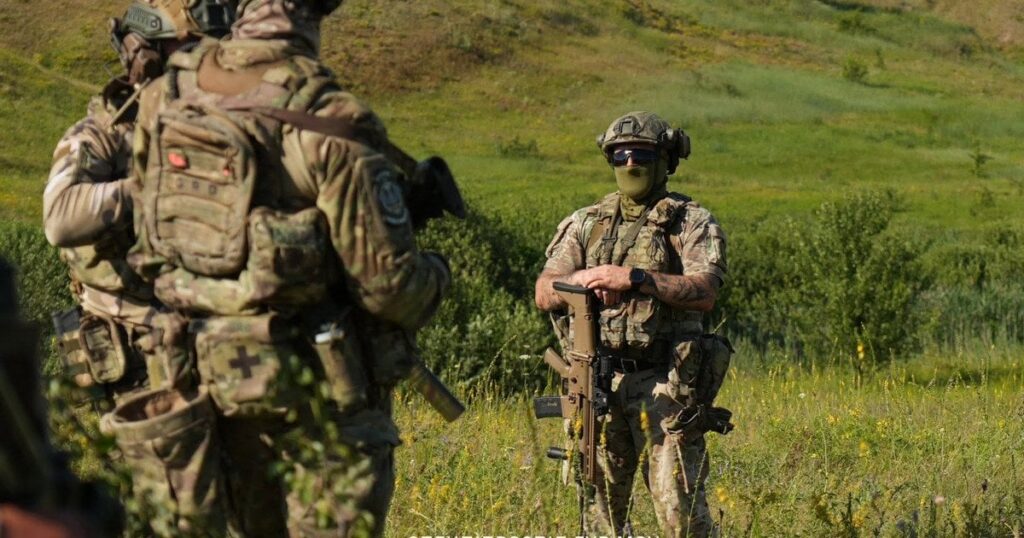 Армія РФ відступає: з’явилися унікальні деталі штурмів ГУР на одному з напрямків (відео) Армія РФ відступає: з’явилися унікальні деталі штурмів ГУР на одному з напрямків (відео)