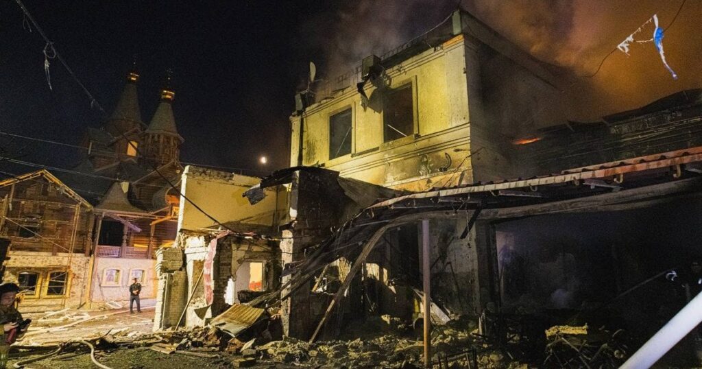 РФ накрила житлові будинками дронами і ракетами в одній з областей: є загиблі і багато травмованих (фото)