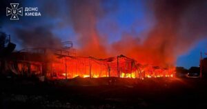 Ракети влучили у багатоповерхівки у Львові, у Києві під ударом "Почайна", є загиблі — всі деталі масового обстрілу