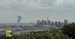 Над Москвою здійнявся дим: біля великого НПЗ спалахнула пожежа (фото, відео)