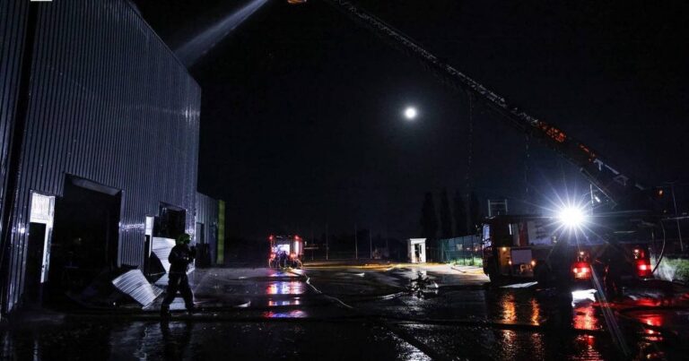 Російська атака на Полтавщину: влучання у термінал “Нової пошти”, пожежі та людські жертви