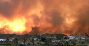 Європа в огні: Безпрецедентні лісові пожежі спричинили масові евакуації та міжнародну допомогу