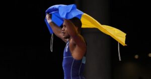 Олімпійський чемпіон і народний депутат Беленюк переможно дебютував у ММА