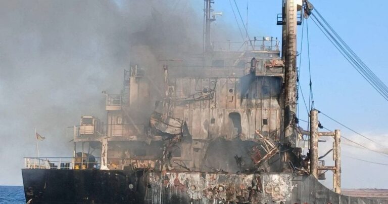 Трагедія біля Одеси: Росія атакувала судно з зерном, загинули моряки