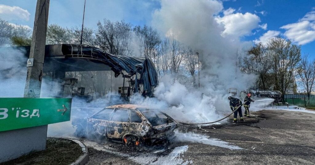 В Україні АЗС все частіше стають мішенню російських дронів: Le Monde попереджає про загрозу — Укрaїнa В Україні АЗС все частіше стають мішенню російських дронів: Le Monde попереджає про загрозу — Укрaїнa