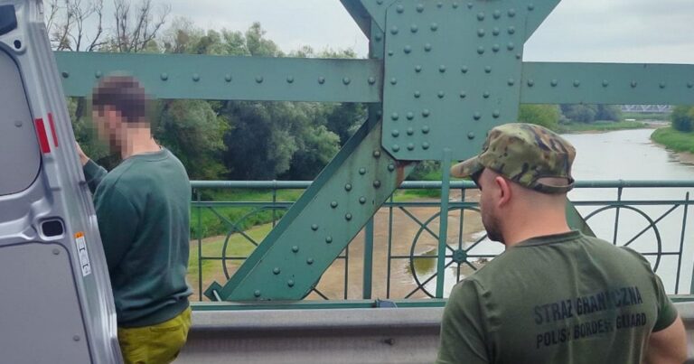 Викрито шахрайську схему BLIK у Польщі: українця депортували за злам банківських рахунків