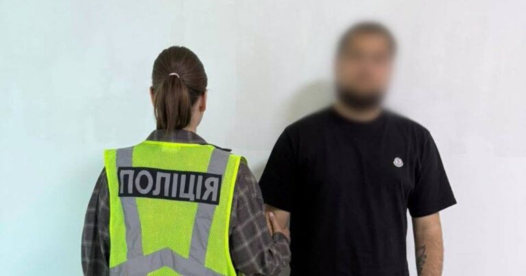 Шахраї під виглядом СБУ: 81-річна киянка втратила майже мільйон гривень через телефонних аферистів