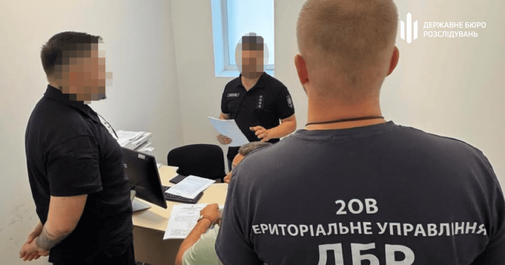 Дані з Оберегу видаляли за 2,5 тисячі доларів - у столичному ТЦК викрили схему — Укрaїнa Дані з Оберегу видаляли за 2,5 тисячі доларів - у столичному ТЦК викрили схему — Укрaїнa