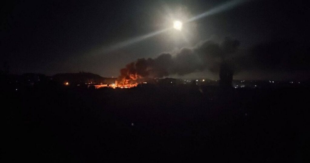 В окупованому Донецьку прогриміли вибухи: під ударом могла опинитися логістика РФ — Укрaїнa В окупованому Донецьку прогриміли вибухи: під ударом могла опинитися логістика РФ — Укрaїнa