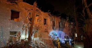 Атака РФ на Запоріжжя 3 липня – під завалами можуть бути люди, триває розбір на місці влучання — Укрaїнa